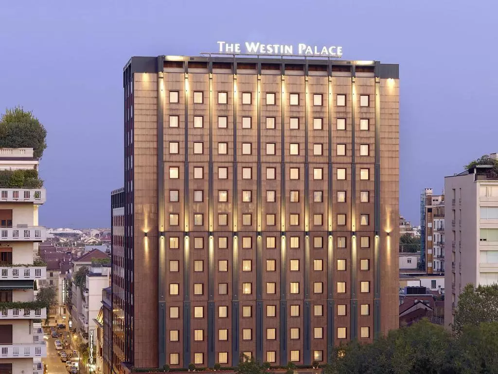 د وستین پالاس میلان